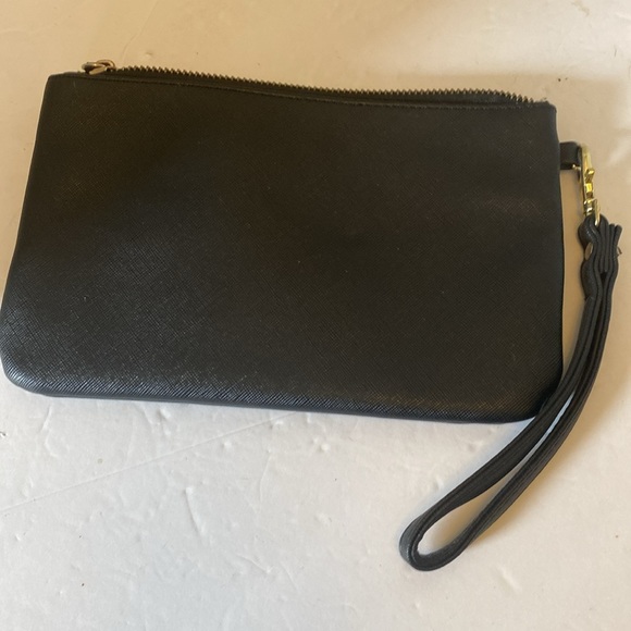 VGUC. Adrienne Vittadini black wristlet. - Picture 2 of 8